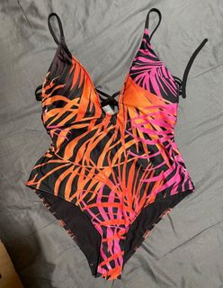 (Category: ) located in . Submitted by ShopMyCloset (Listing ID 1203870539, Image 1). Description: .