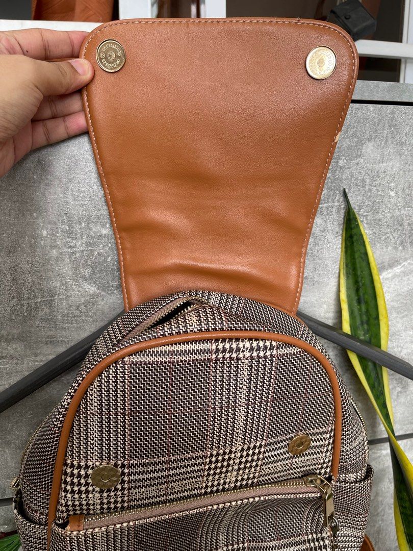 Howru bagpack, Women's Fashion, Bags & Wallets, Backpacks on Carousell