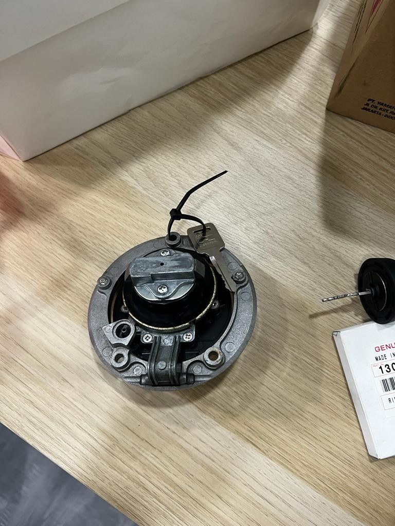 Kawasaki Z1000 Fuel Tank Cap Original, Motorcycles, Motorcycle Accessories on Carousell