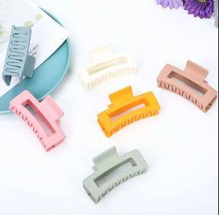 Korean Hair Clips: The Perfect Accessory for Any Hairstyle