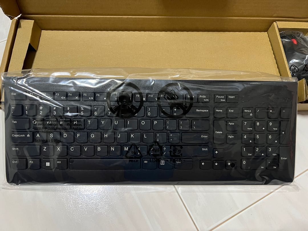 Lenovo essential wireless keyboard and mouse combo, Computers & Tech