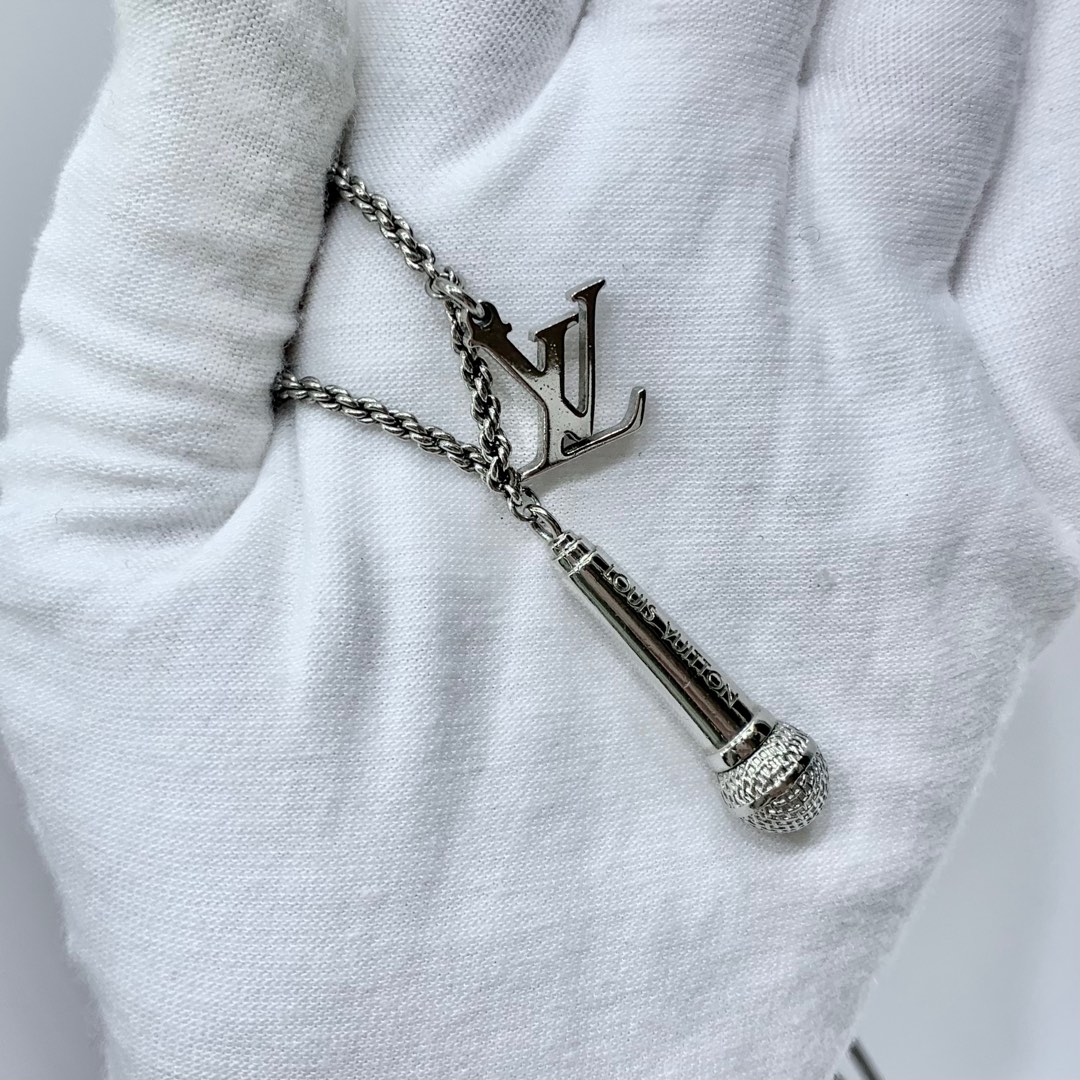 Louis vuitton microphone necklace hotsell