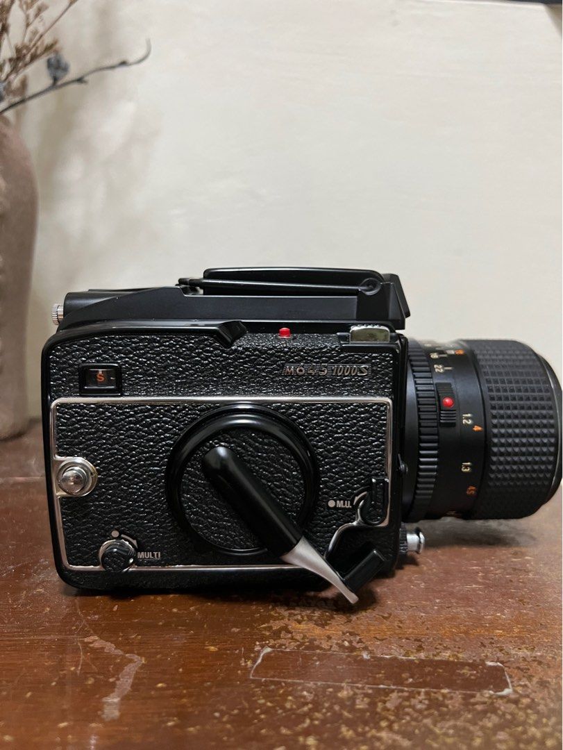 Mamiya 645 1000s (Waist level viewfinder with Mamiya strap