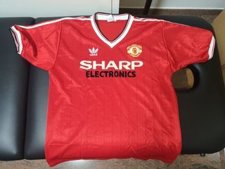 Manchester United 1982 retro jersey