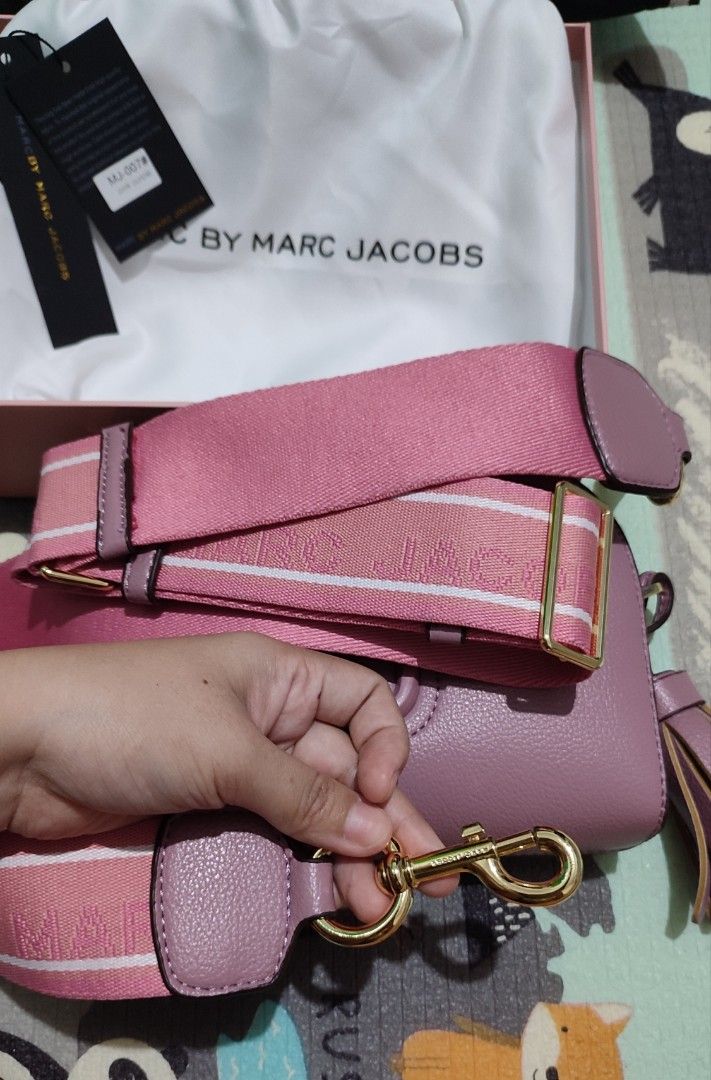 Marc Jacobs shutter, Luxury, Bags & Wallets on Carousell