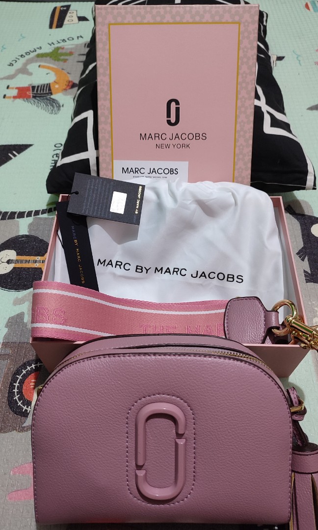 How to spot a fake marc jacobs shutter bag, Luxury, Bags & Wallets on  Carousell