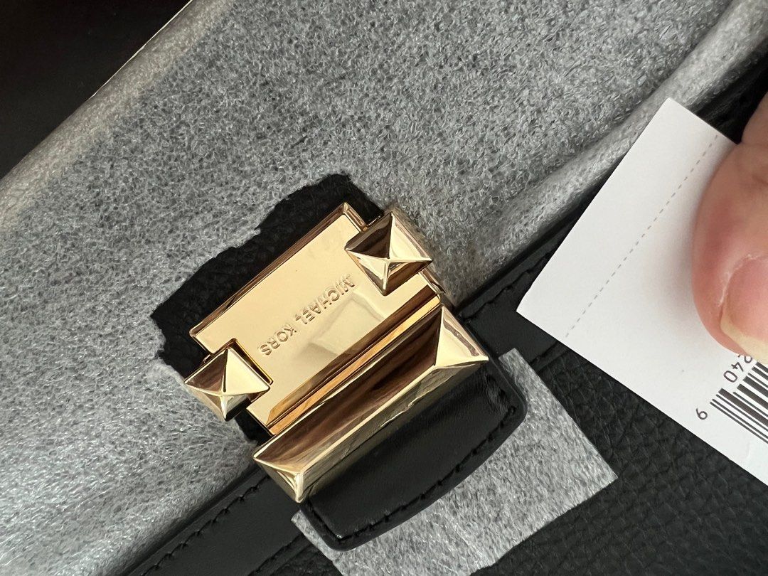 Michael michael kors jayne hotsell small pebbled leather trunk bag