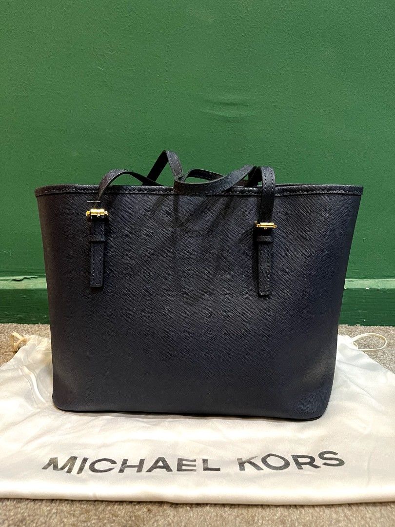 Michael Kors Medium Jet Set Tote Bag, Women's Fashion, Bags & Wallets, Tote  Bags on Carousell