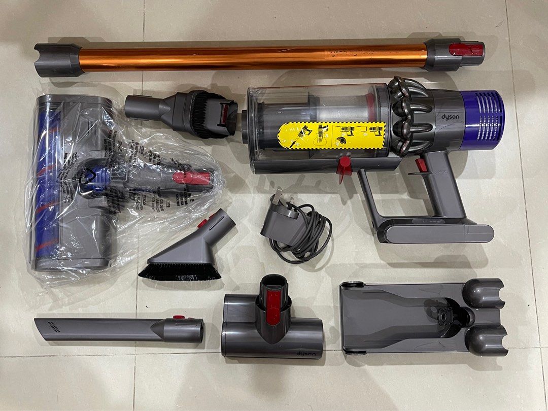 New batt! Refurb Dyson V10 Fluffy vacuum, TV & Home Appliances, Vacuum