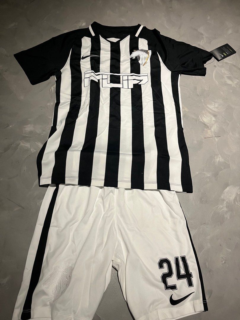 Nike Black and White Striped Soccer Jersey, Men's Fashion, Activewear