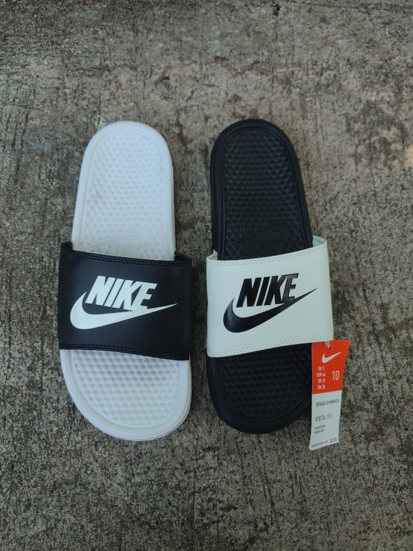 nike flip flops mismatch