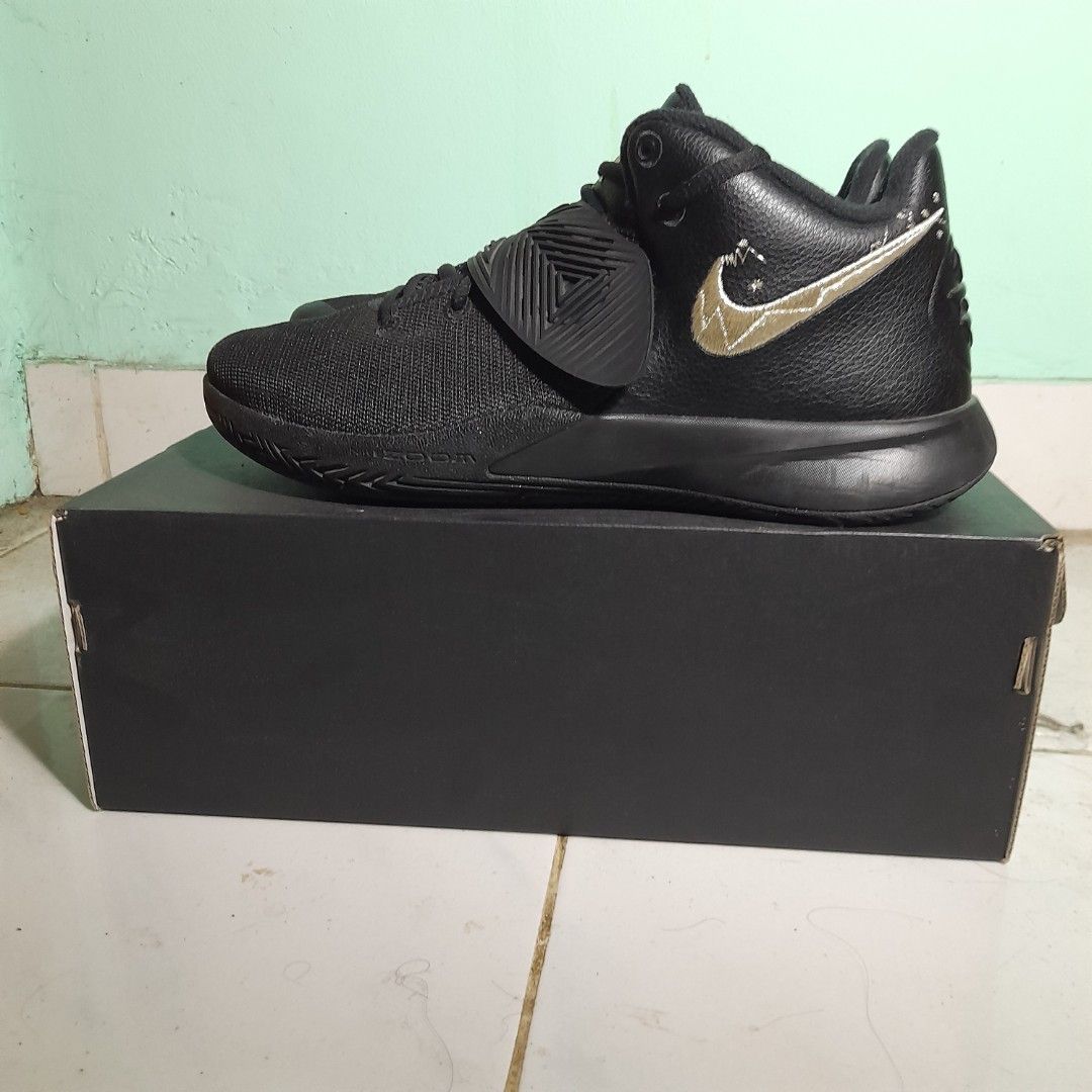 Nike Kyrie flytrap III EP size eu 44 Fesyen Pria Sepatu