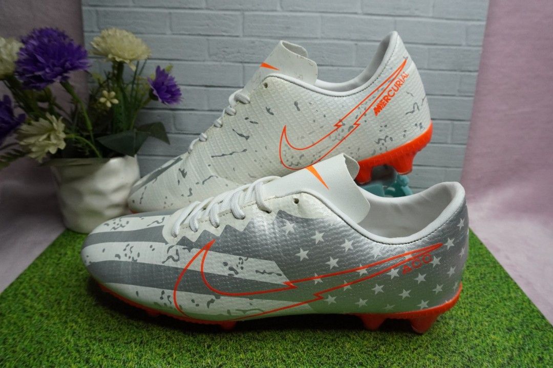 Nike Mercurial Vapor Silver Sport Size 42 Insole 27 cm, Olah Raga,  Perlengkapan Olahraga Lainnya di Carousell
