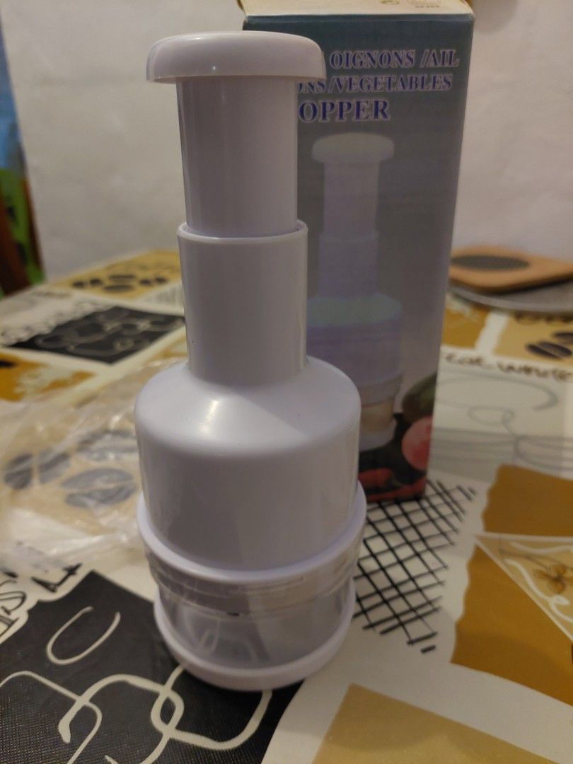 Onion/vege chopper, TV & Home Appliances, Kitchen Appliances, Juicers