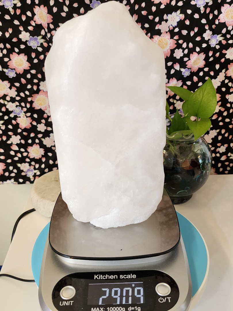 https://media.karousell.com/media/photos/products/2022/12/18/rare_himalaya_white_salt_lamp__1671346117_a078d94b.jpg