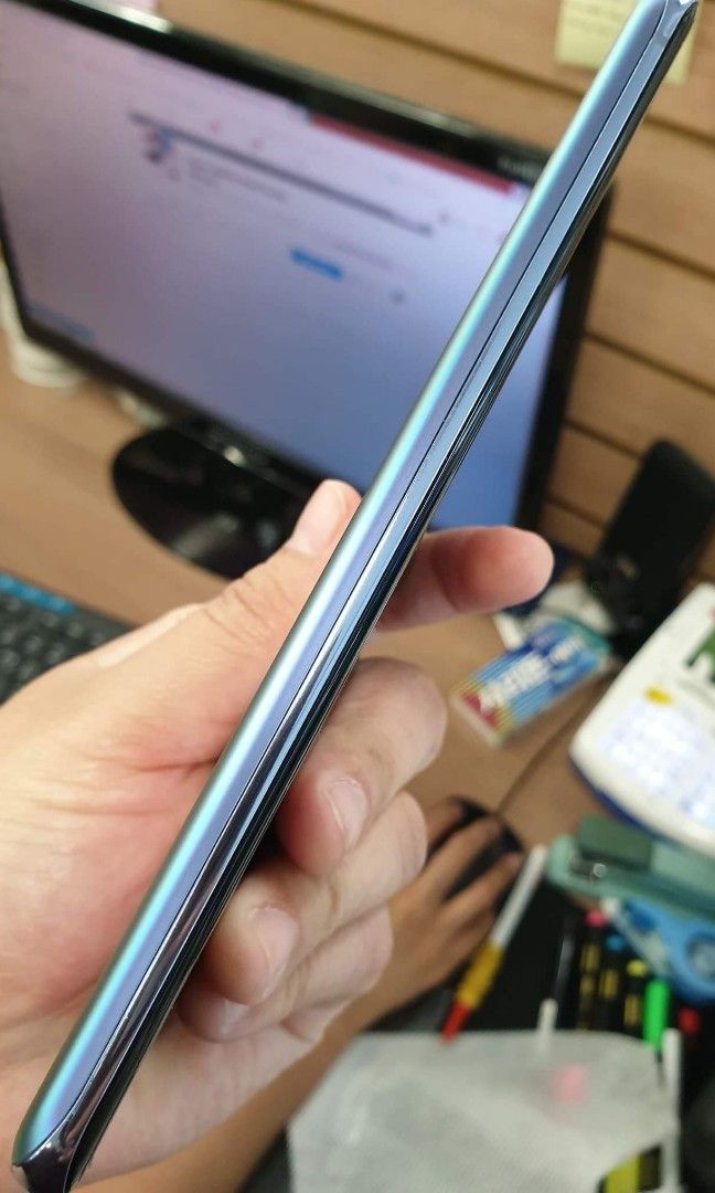 Samsung S20+ 5G BTS Edition (Category: Samsung) located in Cavite. Submitted by da_thriftstuffs (Listing ID 1203792666, Image 3). Description: S20 Plus 5g 12/256 memory Single sim korean variant With colorline issues, the rest is okay..
