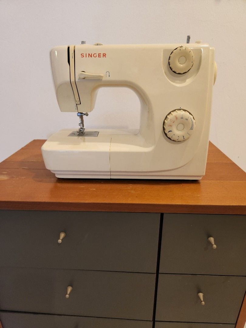Singer Sewing machine 8280 with foot pedal, Hobbies & Toys, Stationery