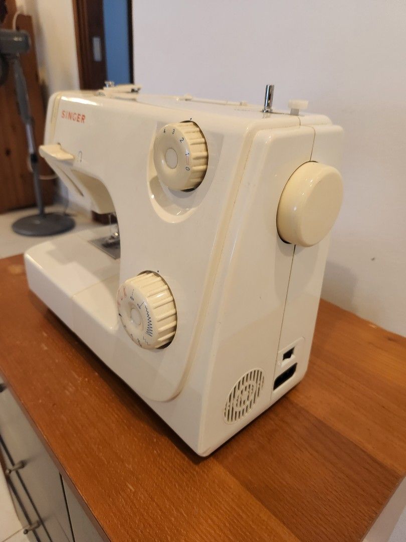 Singer Sewing machine 8280 with foot pedal, Hobbies & Toys, Stationery