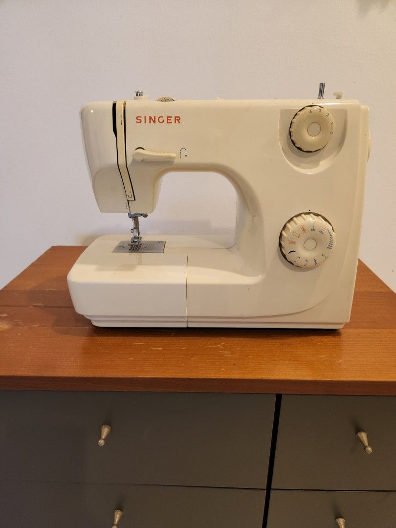 Singer Sewing machine 8280 with foot pedal, Hobbies & Toys, Stationery