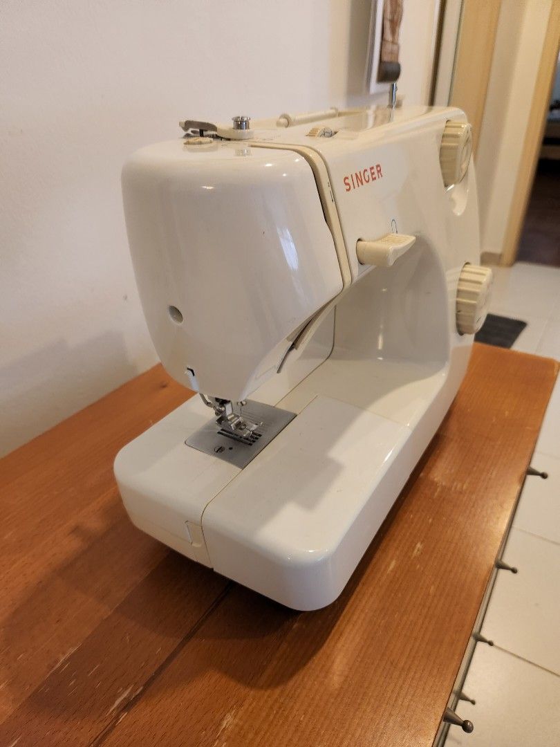 Singer Sewing machine 8280 with foot pedal, Hobbies & Toys, Stationery