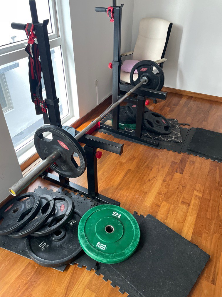 Squat rack with 170kg worth of weights and mat, Sports Equipment
