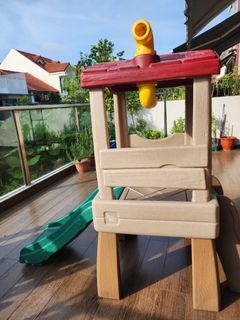Step 2 Naturally Playful Lookout Treehouse