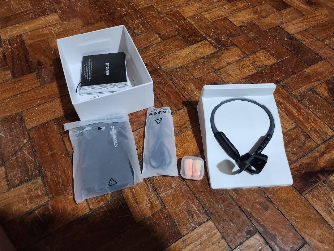 Trekz Titanium, Audio, Headphones & Headsets on Carousell