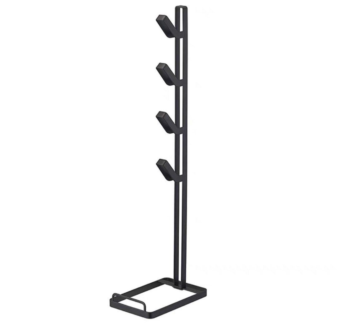 Vacuum cleaner storage rack free of punching suitable for vacuum