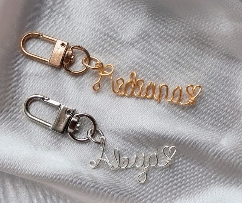 Wire name keychain top