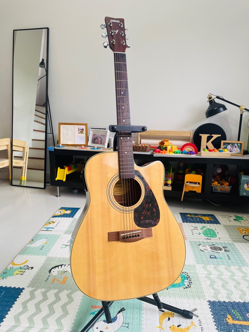 Yamaha FX370C Acoustic - Electric Guitar, Hobbies & Toys, Music & Media ...