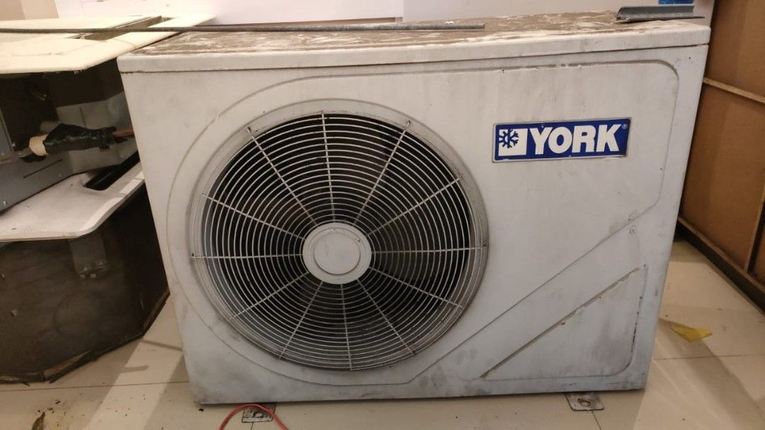 YORK 2.5hp Cassette Unit Air cond Non Inverter c/w compressor & remote
