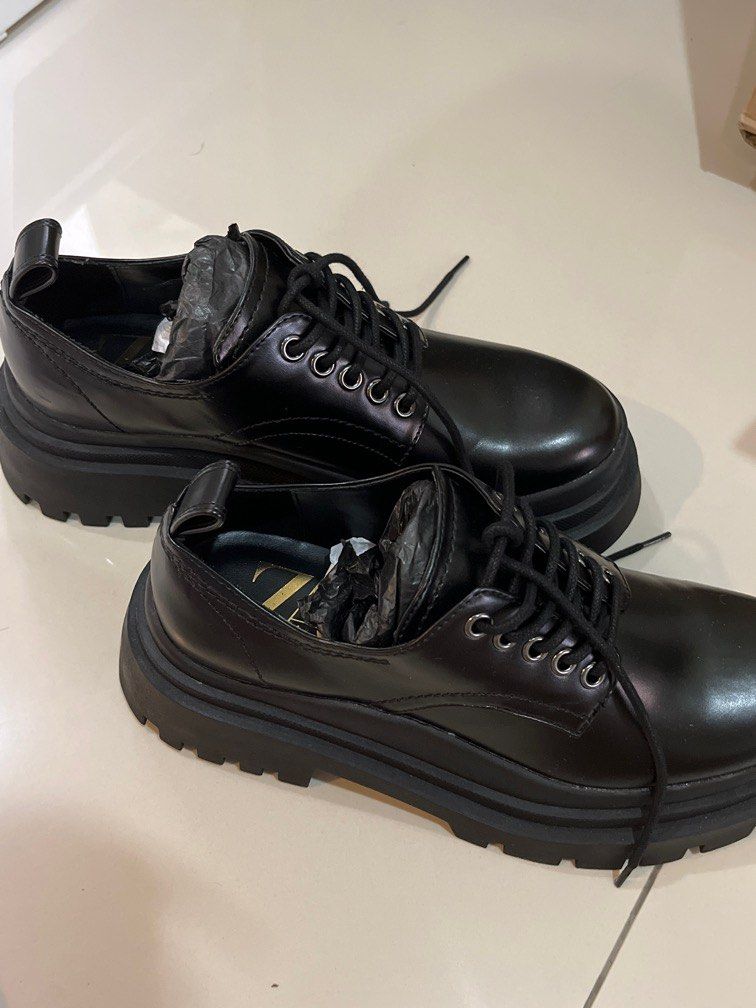 Zara low ankle boots Women s Fashion Footwear Flats on Carousell