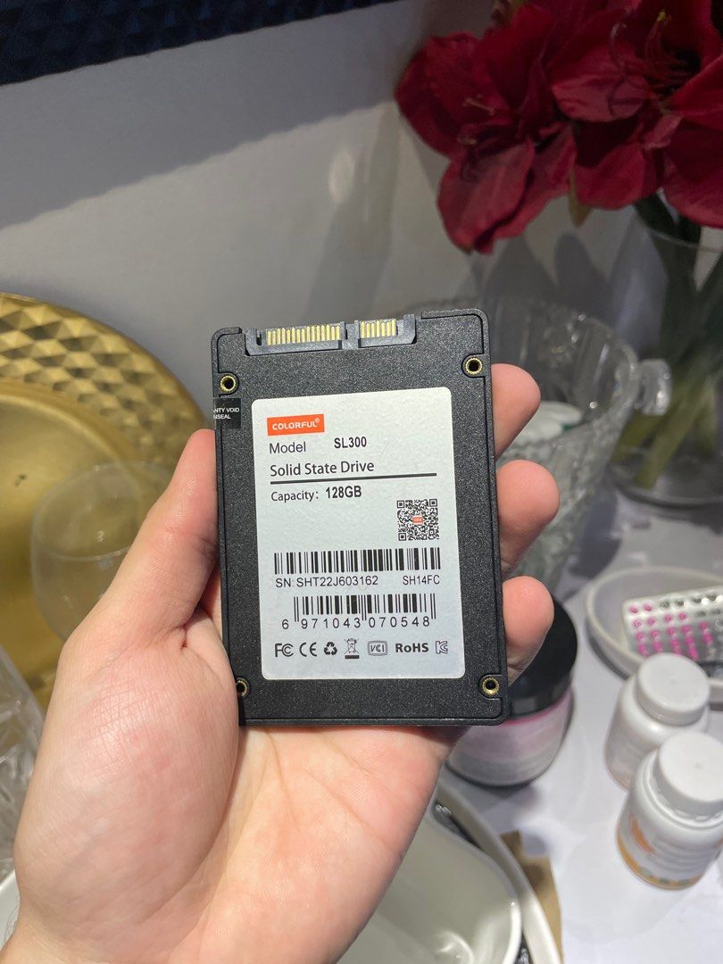 128GB SSD Colorful (Category: Computer Parts) located in Taguig. Submitted by edp446 (Listing ID 1204166212, Image 2). Description: Colorful 128GB SSD 2.5 No issues, good condition Comes with windows 10 installed. BGC loc.