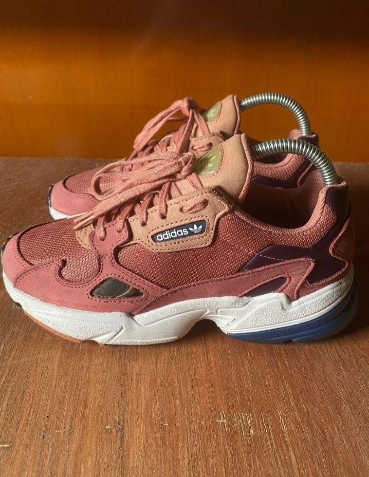 Adidas cheap falcon raw