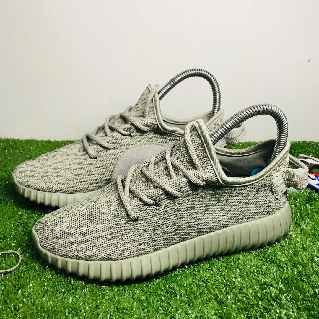 Yeezy 2025 shoes used