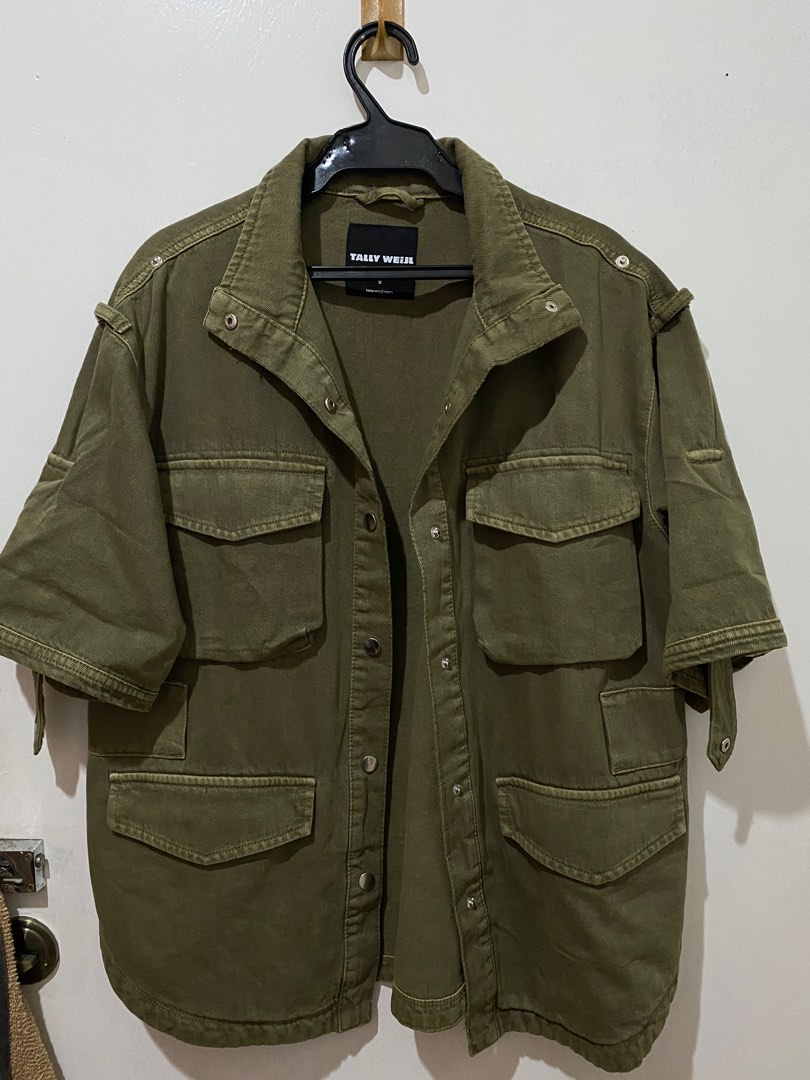 Army green cargo jacket Women s Fashion Coats Jackets and Outerwear on Carousell