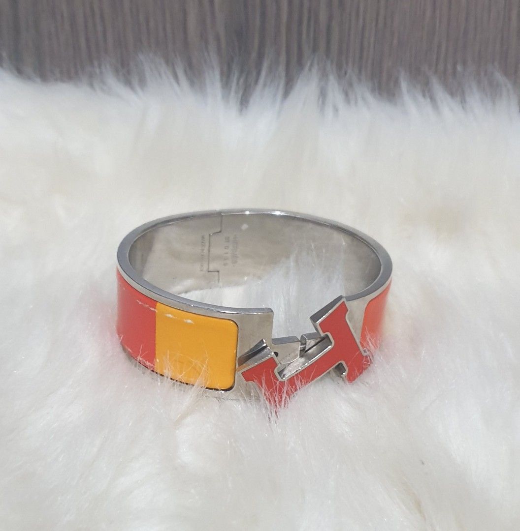 Authentic Hermes Clic Clac (Category: Luxury Accessories) located in Pasig City. Submitted by castlescollections (Listing ID 1204114471, Image 2). Description: RANK A Guaranteed Authentic Ready for pick-up/delivery🛵🏍 Feel free to dm me if interested COD via LBC is also accepted🚛 MOP: Gcash, Paymaya, BDO, BPI & CBC.