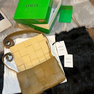 Bottega veneta cassette leather bag