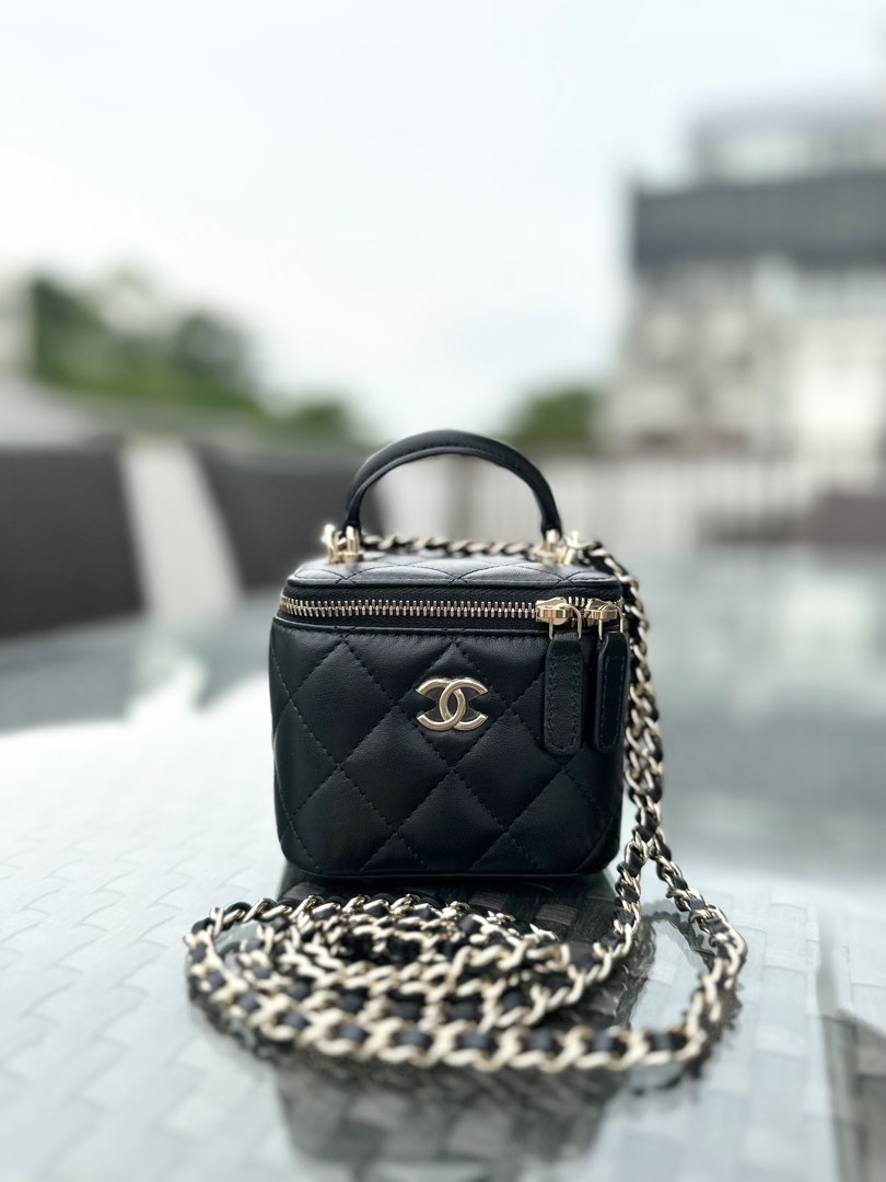 Chanel CHANEL Vanity Minima Trasse Chain Shoulder Bag Leather White P1 –  NUIR VINTAGE