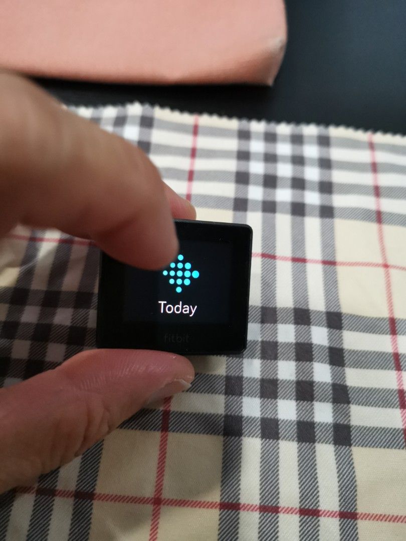 Fitbit blaze screen discount flashing