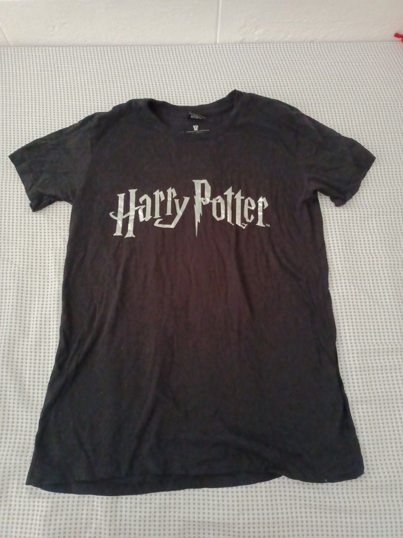 Cotton On Harry Potter shirt (Category: Shirts) located in Makati City. Submitted by el_rastro (Listing ID 1203961595, Image 1). Description: - Used only once - in good condition.