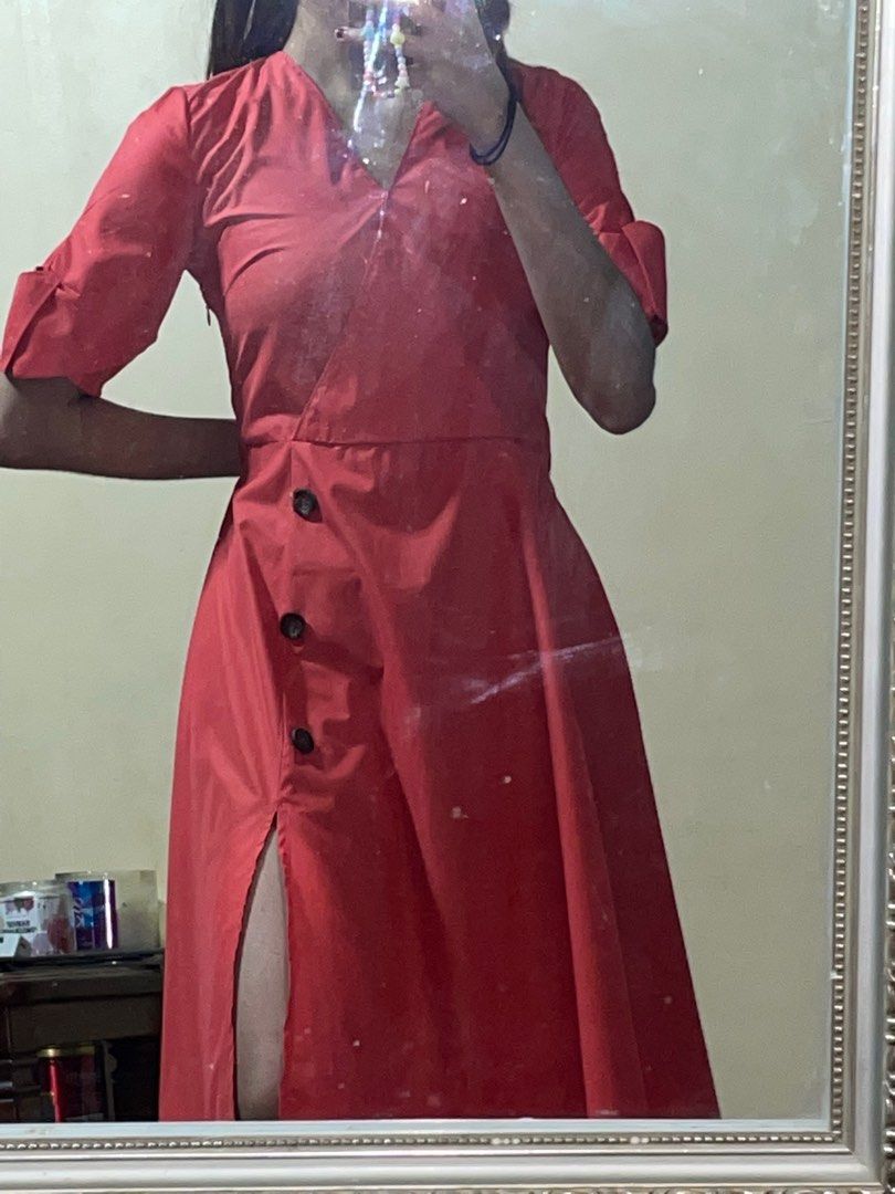 Crossover Front Midi Dress (Category: Dresses) located in San Marcelino. Submitted by ksooos (Listing ID 1204071397, Image 3). Description: 🥝 used once 🥝 plains and prints 🥝 can fit up to s rfs: decluttering.