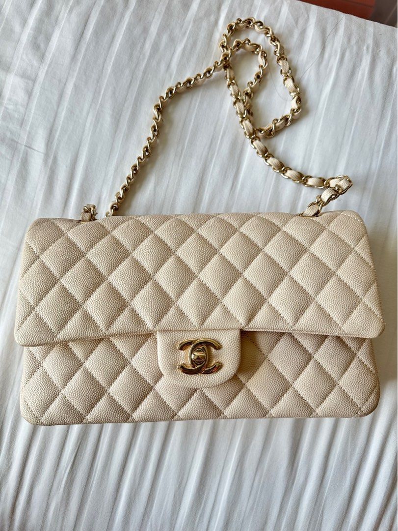 Dec 2019 Chanel classic medium in Light beige lghw