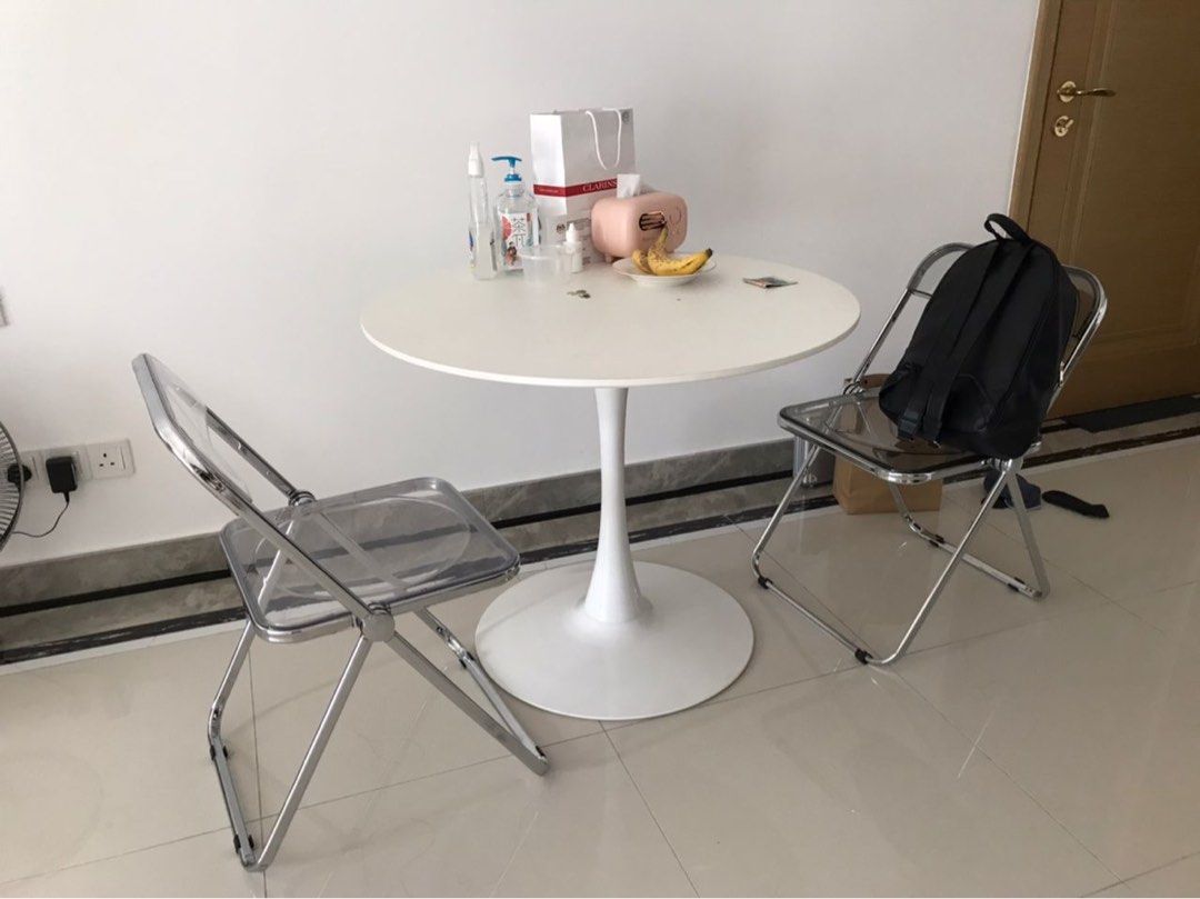 Acrylic table clearance and chair set