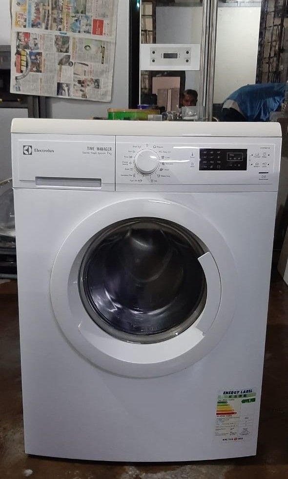 ELECTROLUX front load washing machine 7 kg, TV & Home Appliances