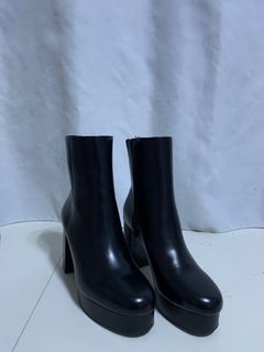 FOR SALE!!! H & M HIGH HEELED BOOTS 👢