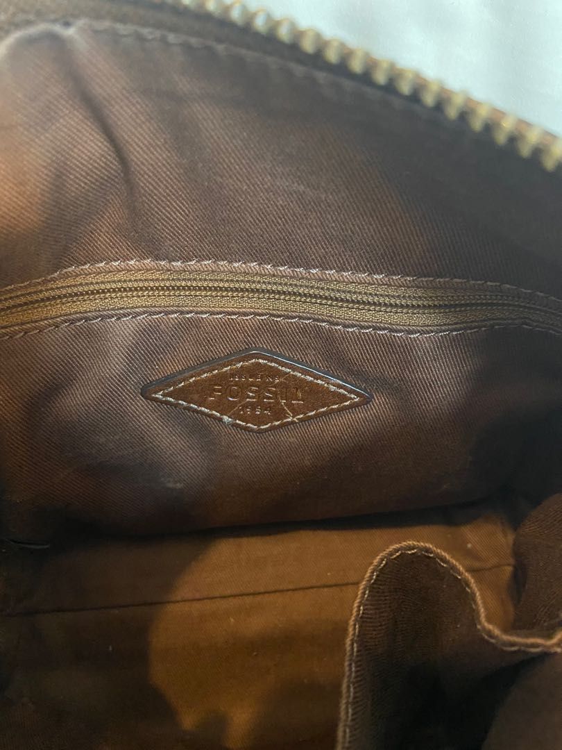 Fossil Maya Crossbody Bag (Category: Cross-body Bags) located in Concepcion. Submitted by shopdecluttereditems (Listing ID 1203980492, Image 3). Description: Fossil Maya Crossbody Bag Genuine leather With rubbings at the edges, faded hardwares & minimal pen marks Dimensions: 8"L x 3.5"W x 7"H Still beautiful & presentable in person MOP: Gcash/BDO/Security Bank Shipping: JRS.