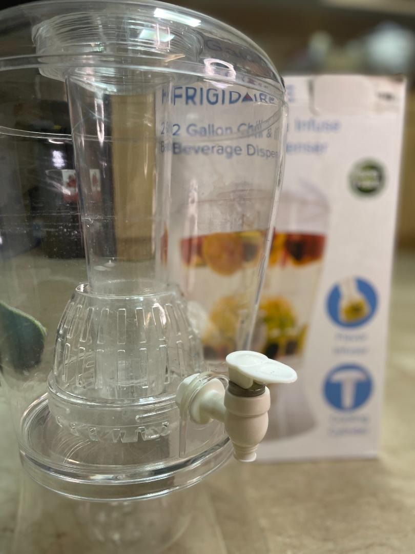 Frigidaire 2 Gallon Chill & infuse Beverage dispenser, TV & Home