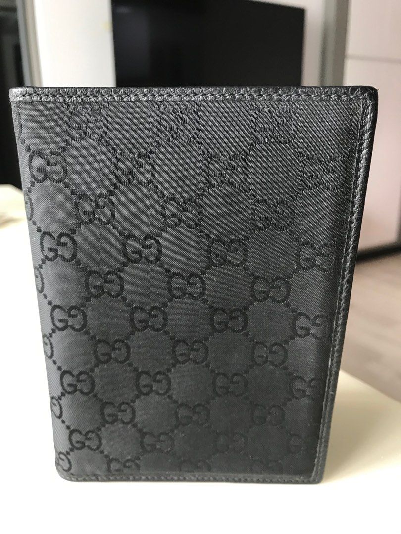 Gucci classic design passport holder, Luxury, Accessories on Carousell