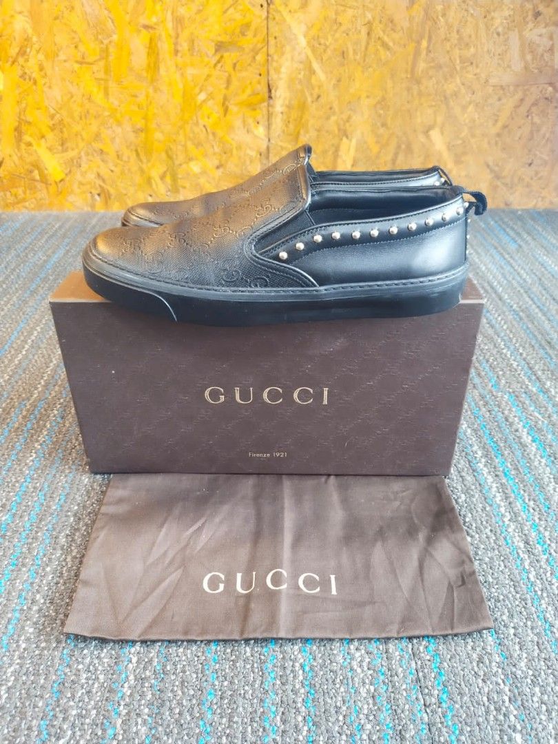 GUCCI slip on Authentik, Looking For on Carousell